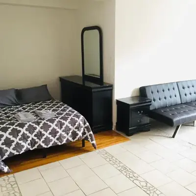 Stylish Montreal Apartment: Comfortable Stay in the Golden Square Mile