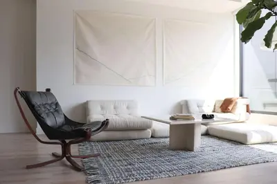a living room with a chair and a couch at Appartement de luxe avec piscine in Montréal