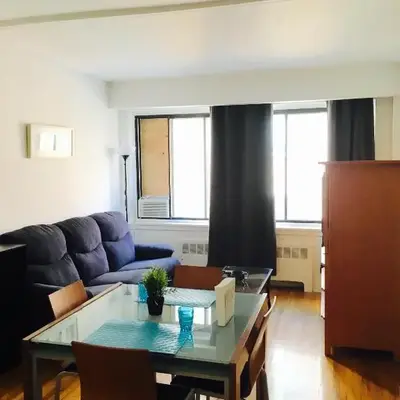 Stylish Montreal Apartment: Comfortable Stay in the Golden Square Mile