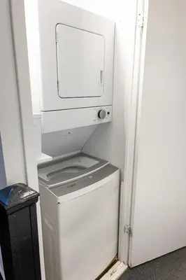 a washer and dryer with a computer on top of it at #11 - Upscale Studio - Self Check in - Plateau - St-Denis - AC - TV in Montréal