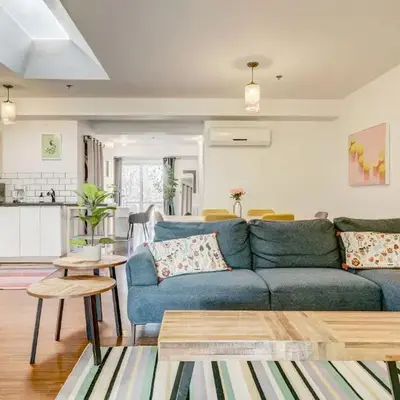 Spacious Group Haven Near Trendy St Laurent