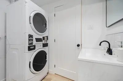 a white laundry room with a washer and dryer at Chambre 2 - appartement 2 dans un appartement PARTAGÉ in Montréal