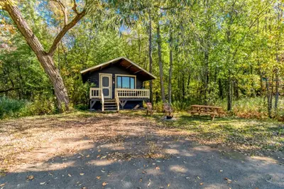 a small cabin in the middle of a forest at chalet 4 - Domaine de l'Archipel in Sorel