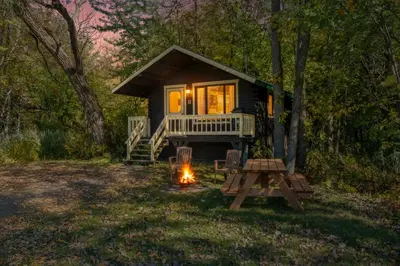 a tiny house in the woods with a camp fire at chalet 4 - Domaine de l'Archipel in Sorel