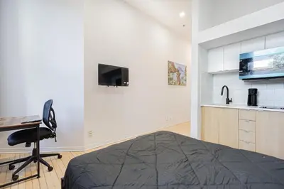 Gallery image of City comfort Studio for 2 Guest with parking in Montréal