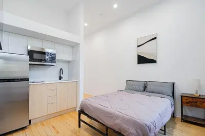 Gallery image of Sunny Corner studio for 2 Guest with Parking in Montréal