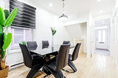Gallery image of Large Family Duplex for 10 Guest with 2 private Parking in Montréal
