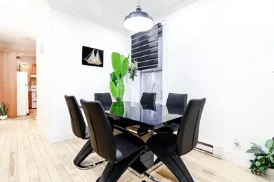Gallery image of Large Family Duplex for 10 Guest with 2 private Parking in Montréal