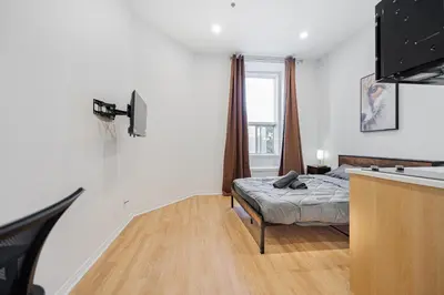 a bedroom with a bed and a window at Affordable Weekly Studio For 2 Guest with Free Parking in Montréal