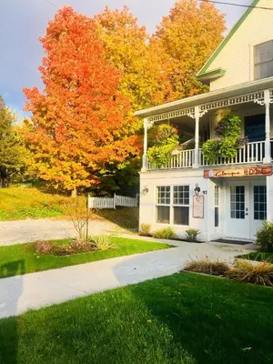 a house in the fall with fall foliage at Le « Lake View » de la Suite North Hatley in North Hatley