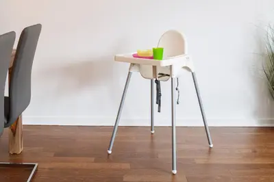 a small stool with a bowl on top of it at MtlVacationRentals - MTL ZOO in Montréal